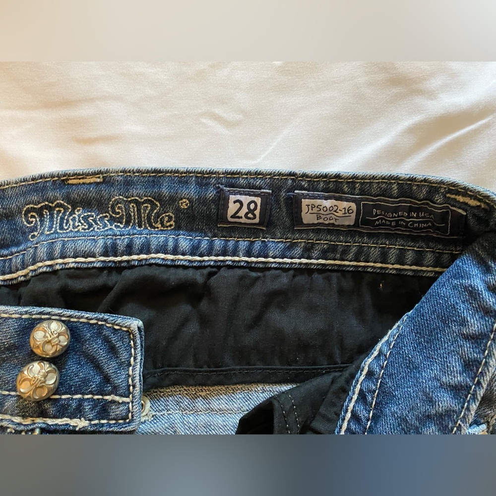 Miss Me Low Waisted Black Embellished and Jeweled Women’s Jeans Size 28 - Picture 5 of 7
